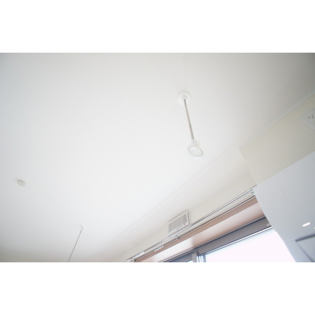 その他設備　室内物干しで雨の日も安心ですね