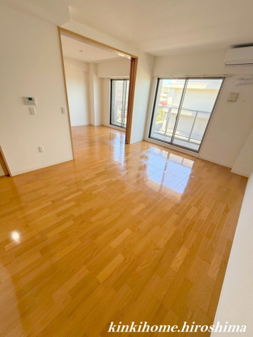 居室・リビング　写真は別のお部屋です。現況優先ください。