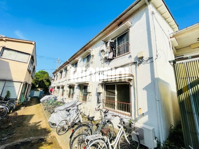 建物外観　閑静な住宅街に位置しています。