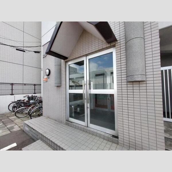 エントランス　素敵なエントランスがお出迎えです♪
