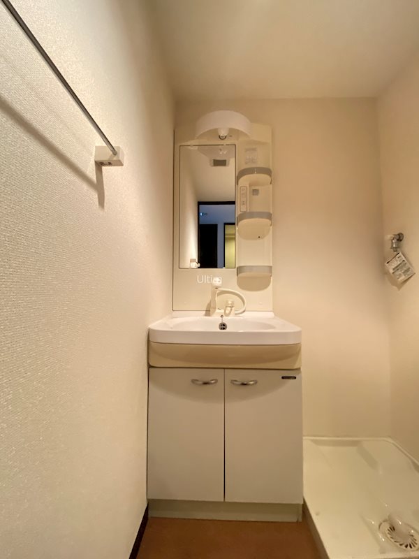 洗面設備　※同タイプの他のお部屋です