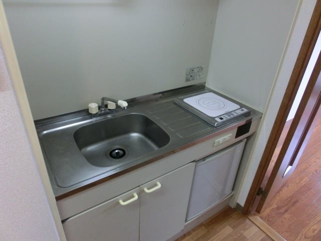 キッチン　ミニ冷蔵庫は撤去予定です