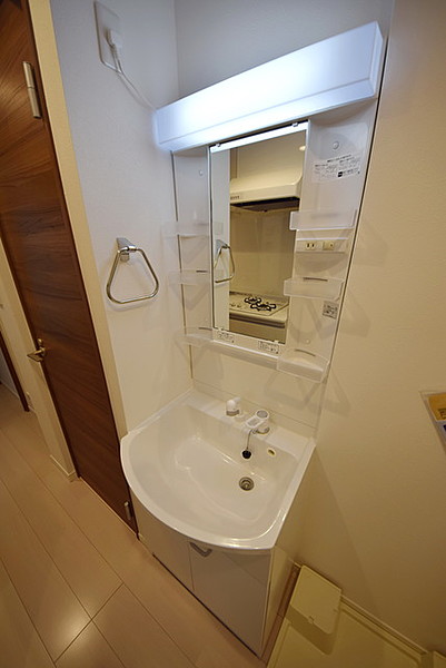 洗面設備　別部屋の参考写真となります。