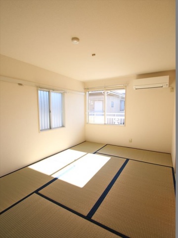その他部屋・スペース　2面採光の明るいお部屋です♪