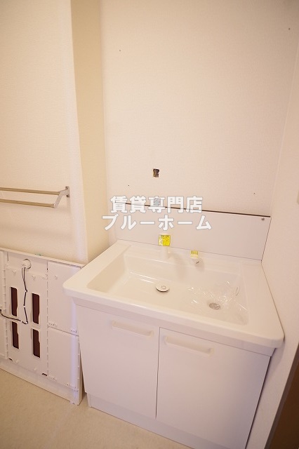 洗面設備　洗面所も収納付き！