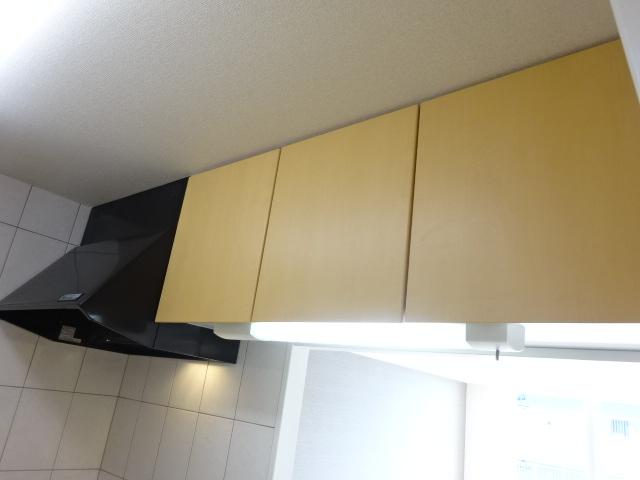 収納　キッチン吊戸棚