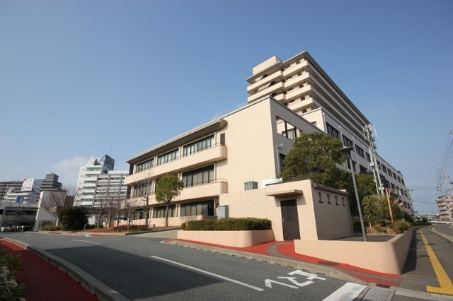 病院　徳島市民病院（病院）まで422m