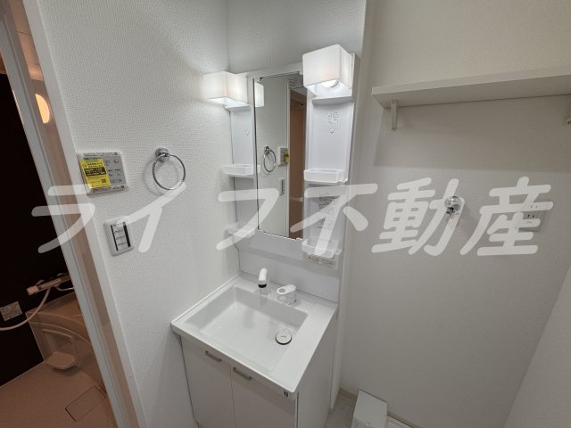 洗面設備　使いやすい独立洗面台です