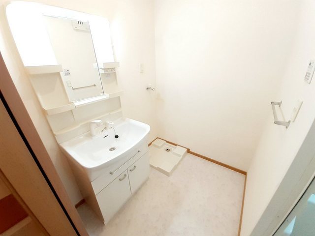 洗面設備　※別号室の写真です。