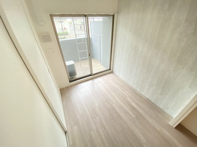 その他部屋・スペース　開放的な寝室です