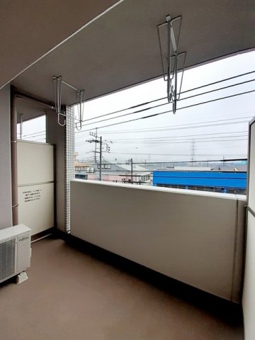バルコニー　暖かな日差しのふりそそぐバルコニー
