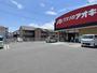ドラックストア　クスリのアオキ江俣店（ドラッグストア）まで23m