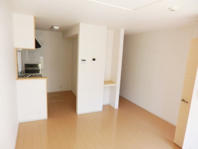 その他部屋・スペース　バルコニー側からのリビングです