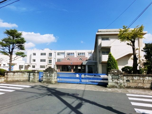 小学校　佐倉市立臼井小学校（小学校）まで682m
