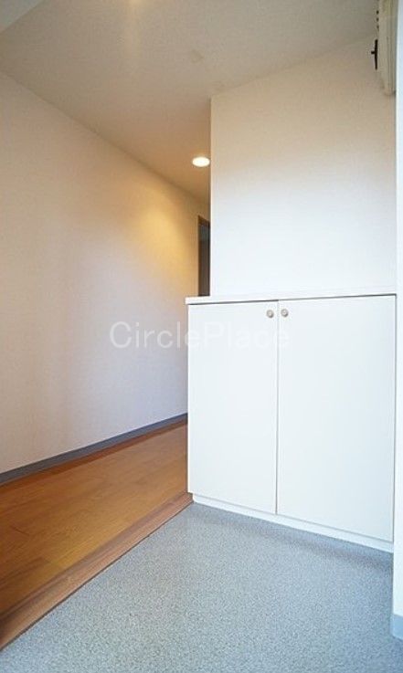 玄関　※別部屋参考写真