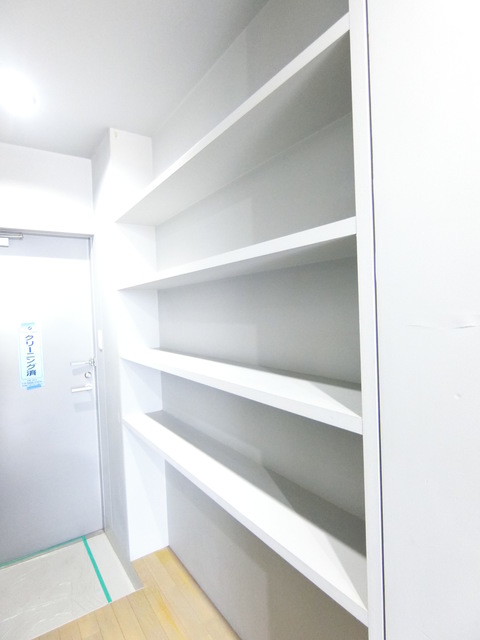 その他　★玄関横収納棚★