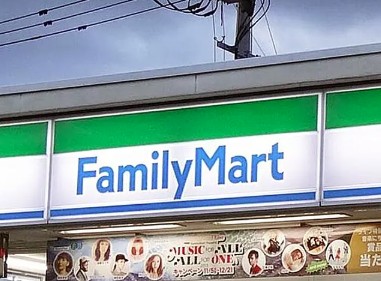 コンビニ　ファミリーマート綾瀬小園西店（コンビニ）まで1174m