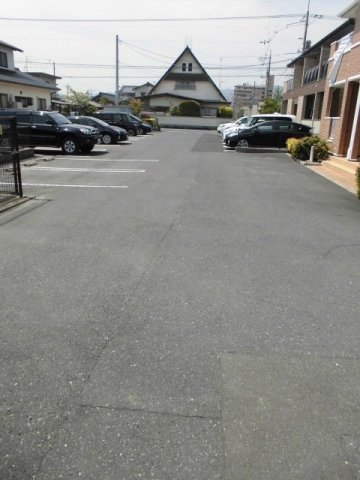 駐車場　駐車場完備です
