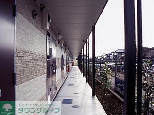 エントランス　設備・仕様は号室により異なる為、現況を優先致します。