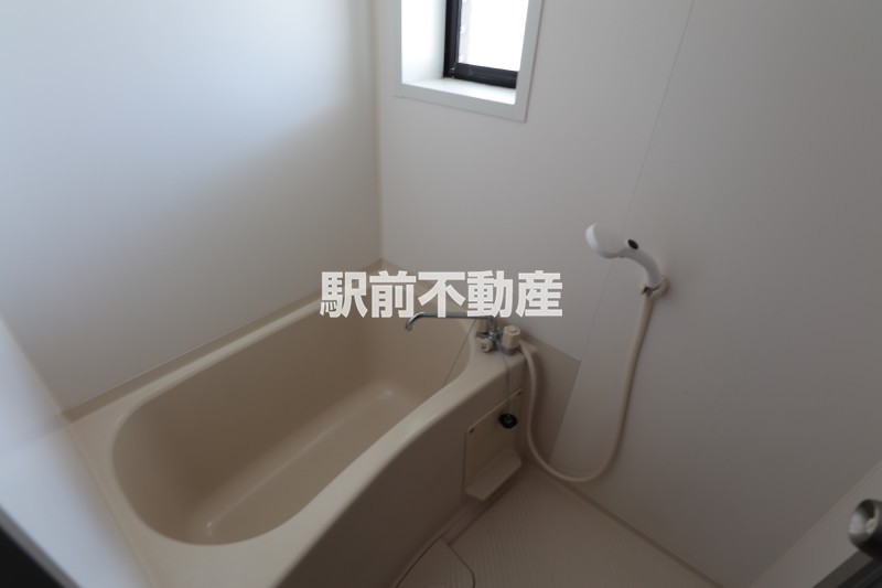 バス・シャワールーム　窓付き浴室