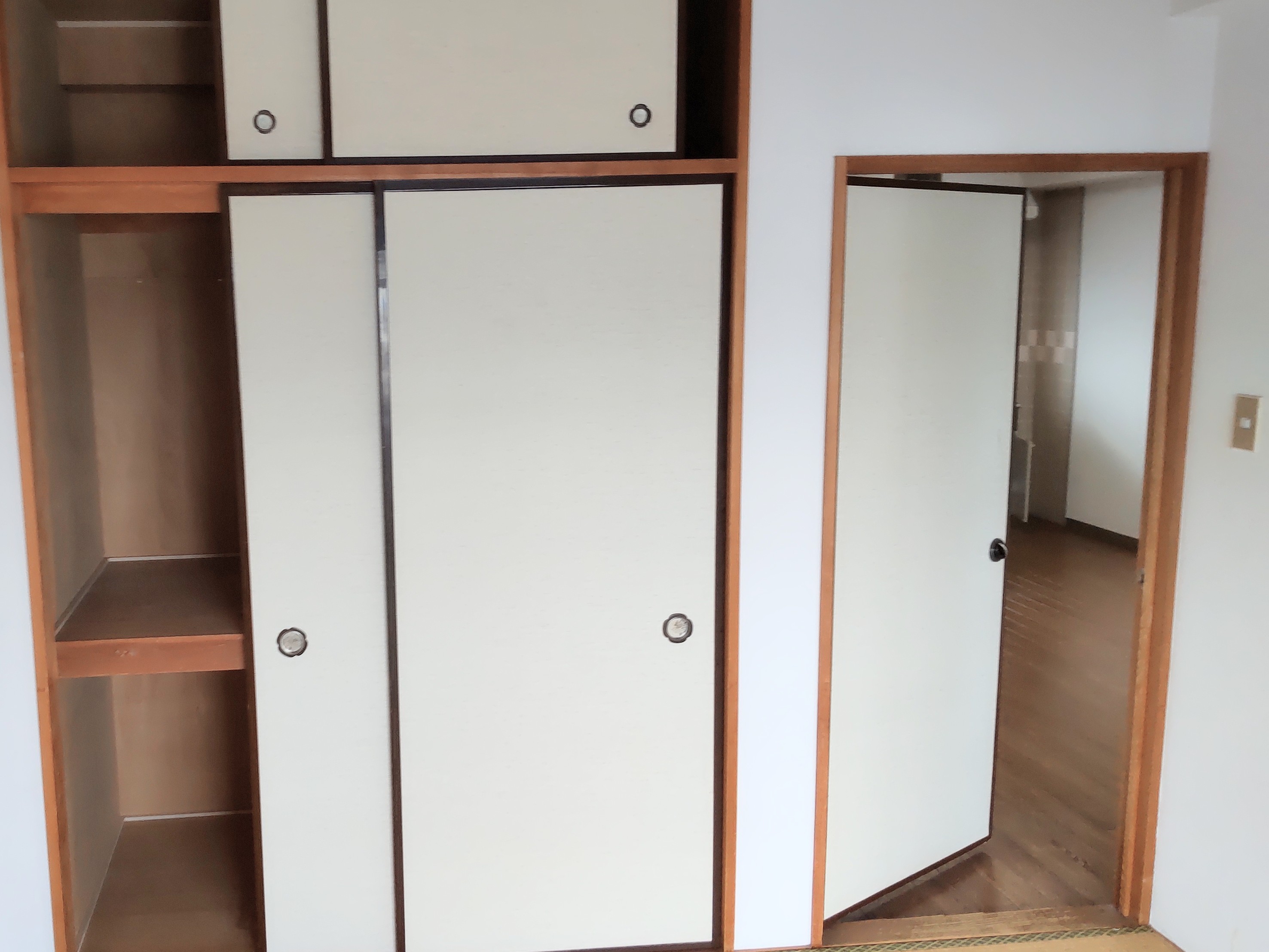 収納　和室６帖、奥はＬＤＫ