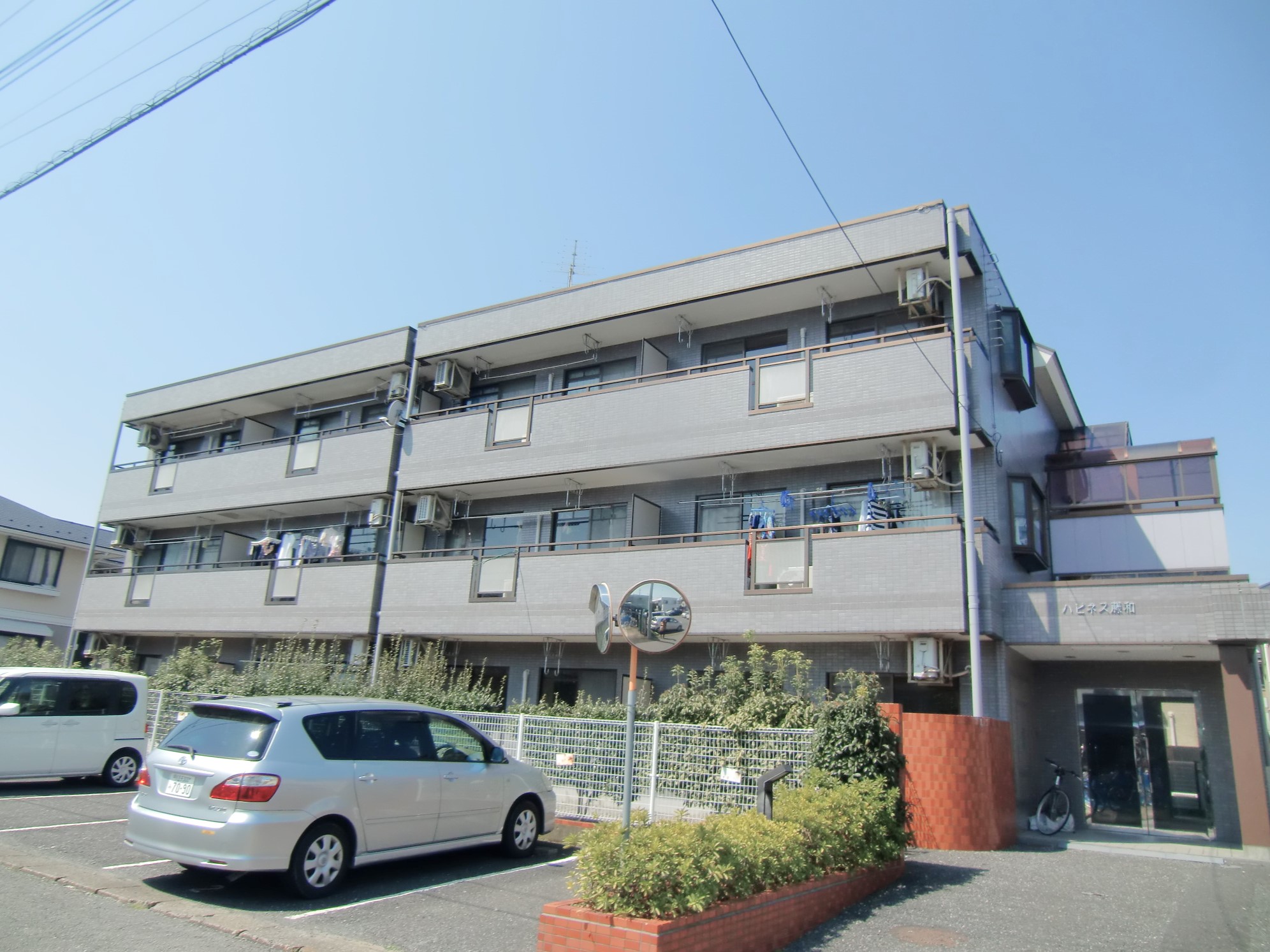 建物外観　ミニコープ徒歩２分で買い物便利