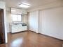 キッチン　２０１号室は角部屋、ＬＤＫは広めの１１帖