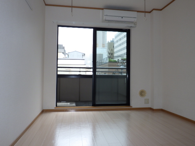 居室・リビング　★明るいお部屋です★