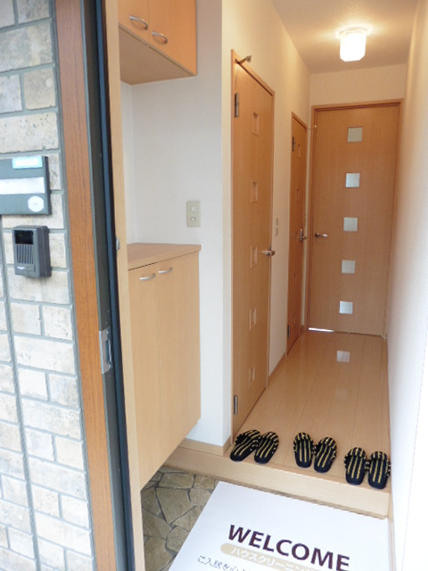 玄関　※写真は他号室です
