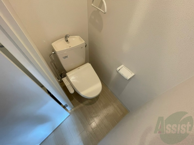 トイレ　ウォシュレット機能がついたトイレです。安心して使用できます。