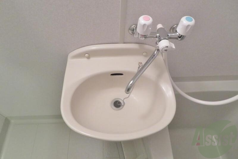 洗面設備　洗面はコンパクトサイズで使いやすくなっています。
