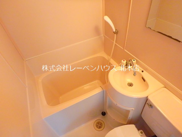 バス・シャワールーム　同物件別部屋参考写真