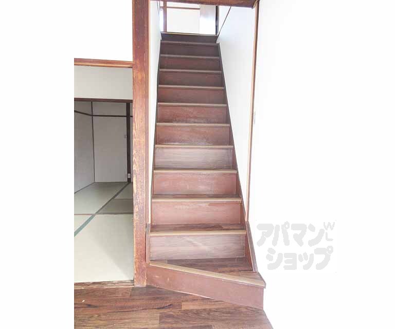 その他部屋・スペース　ゆるやかで上り下り安心の階段！