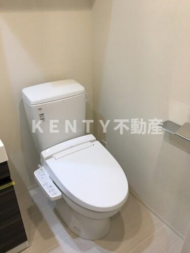 トイレ　落ち着いた色調のトイレです