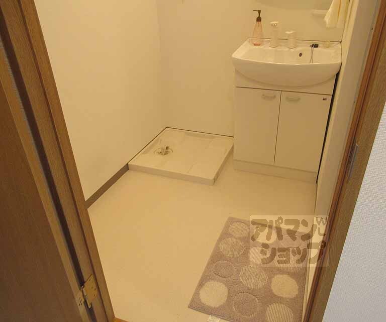 洗面設備　脱衣所も広々しています。