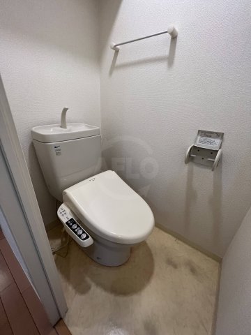 トイレ　アーデンタワー立売堀　温水洗浄便座