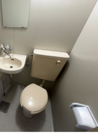 トイレ　シンプルで掃除のしやすいトイレです♪