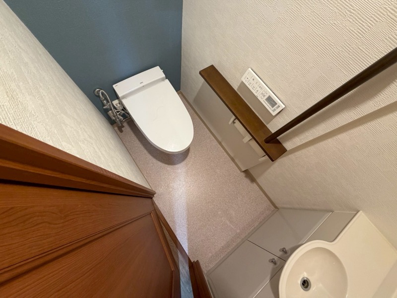 トイレ　ウォシュレット機能がついたトイレ。安心して使用できますね。