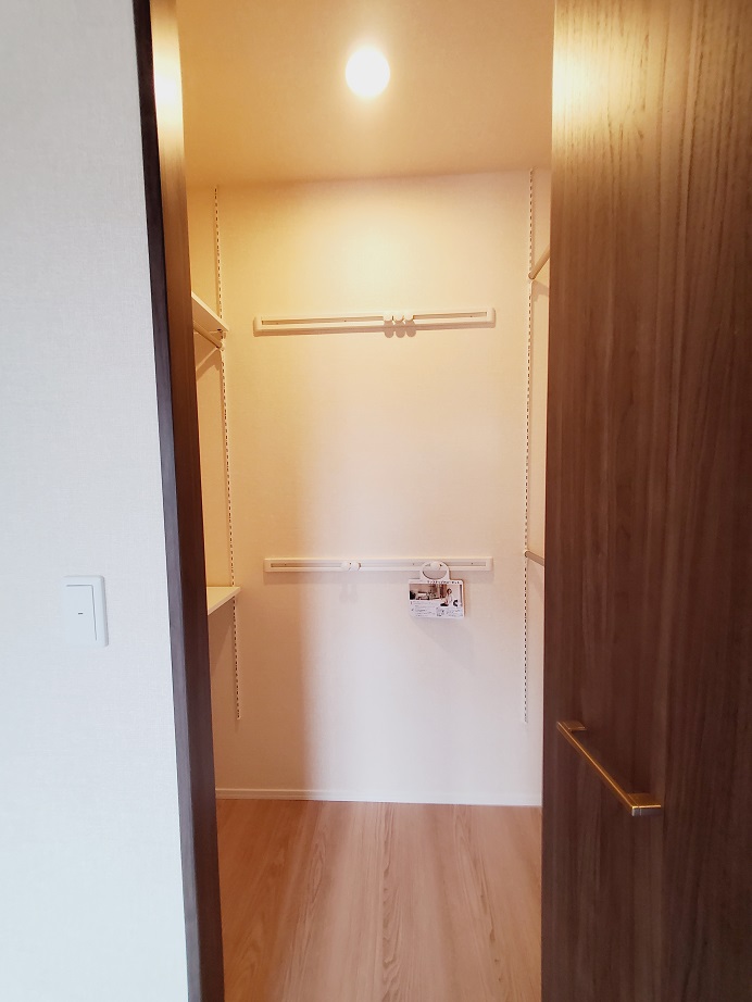 収納　ワンステップクローゼット