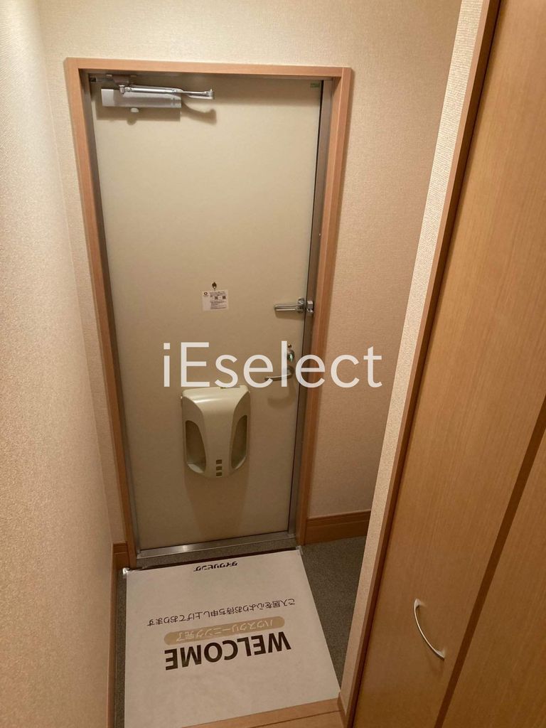 玄関　玄関にも収納がございます