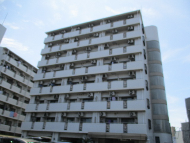建物外観　ずっしりした外観です