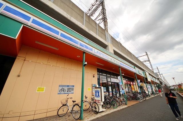 コンビニ　ローソンフタバ図書GIGA与野本町店（コンビニ）まで201m