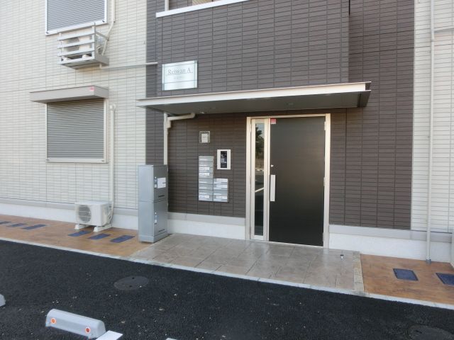 エントランス　安心のオートロックです。