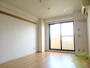 居室・リビング　１０帖のお部屋になります。家具もたくさん置けます。