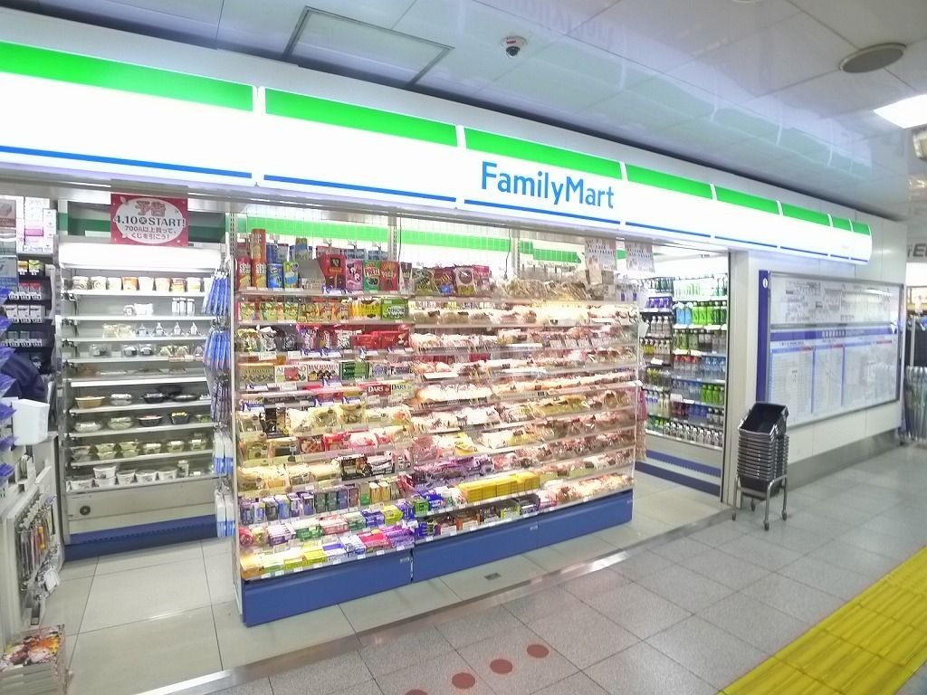 コンビニ　ファミリーマート青砥駅店（コンビニ）まで120m