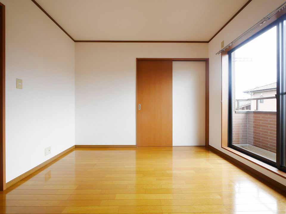 その他部屋・スペース　日差しがたっぷり差し込む洋室♪