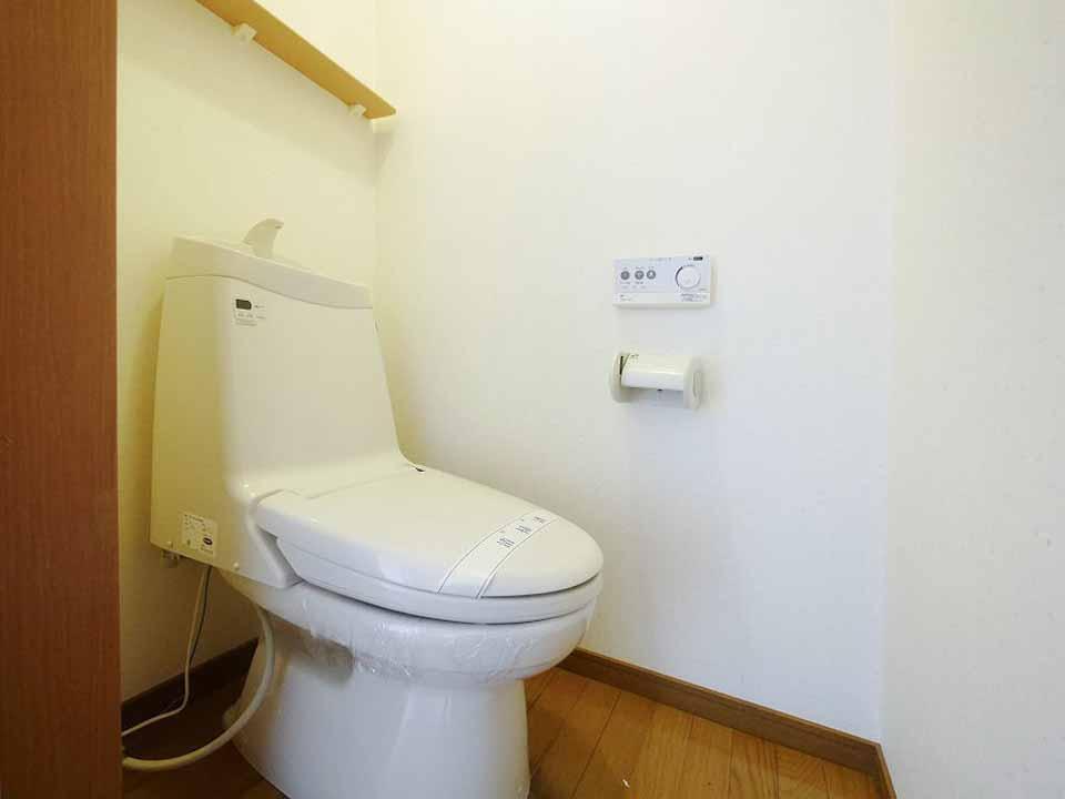 トイレ　快適な温水洗浄暖房便座付き