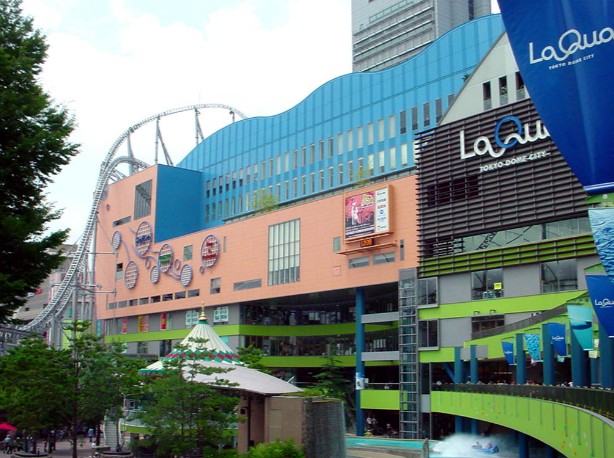 ショッピングセンター　LaQua（ショッピングセンター）まで351m