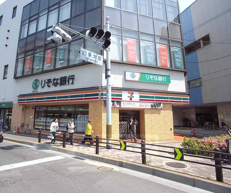 コンビニ　セブンイレブン　京都阪急大宮駅南（コンビニ）まで156m