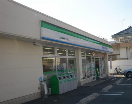 コンビニ　ファミリーマート足立東綾瀬一丁目店（コンビニ）まで518m